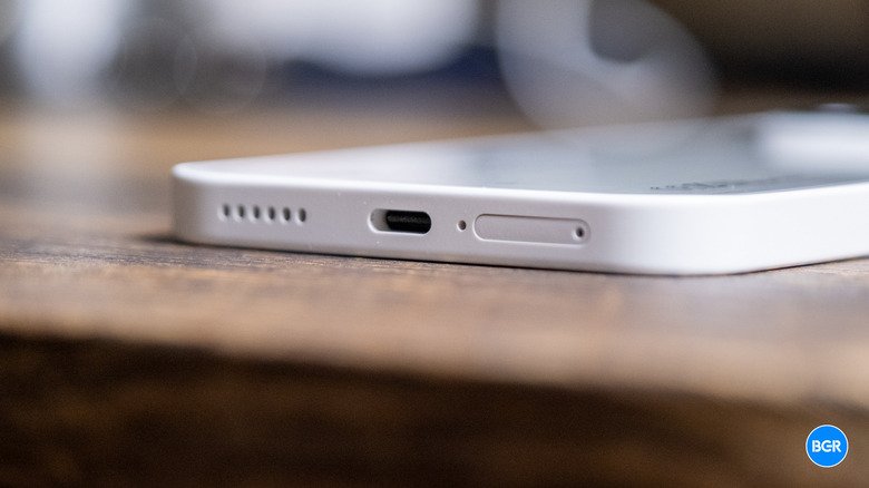 Nothing Phone (4a) Pro battery and charging