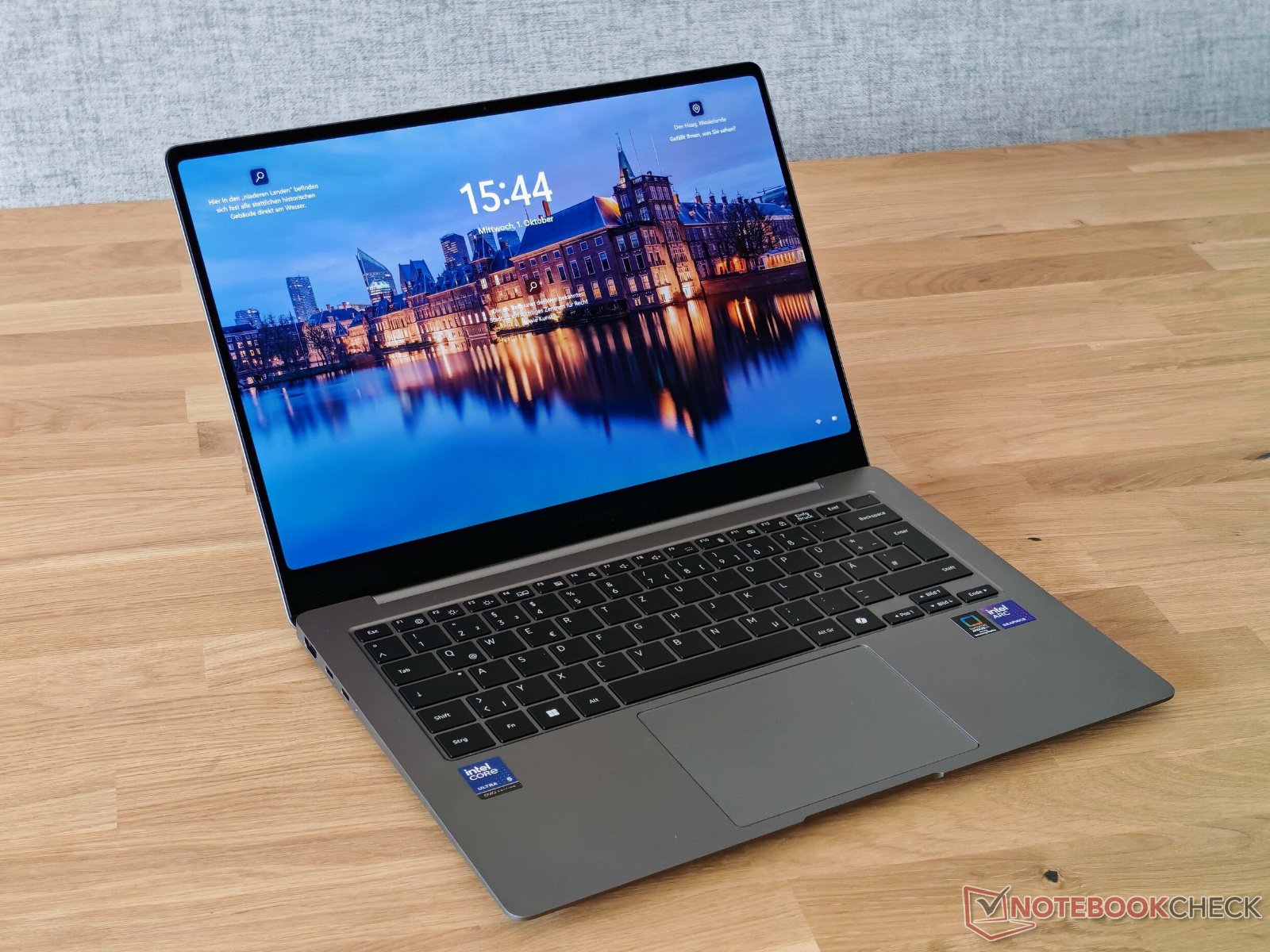 Samsung Galaxy Book6 Pro display