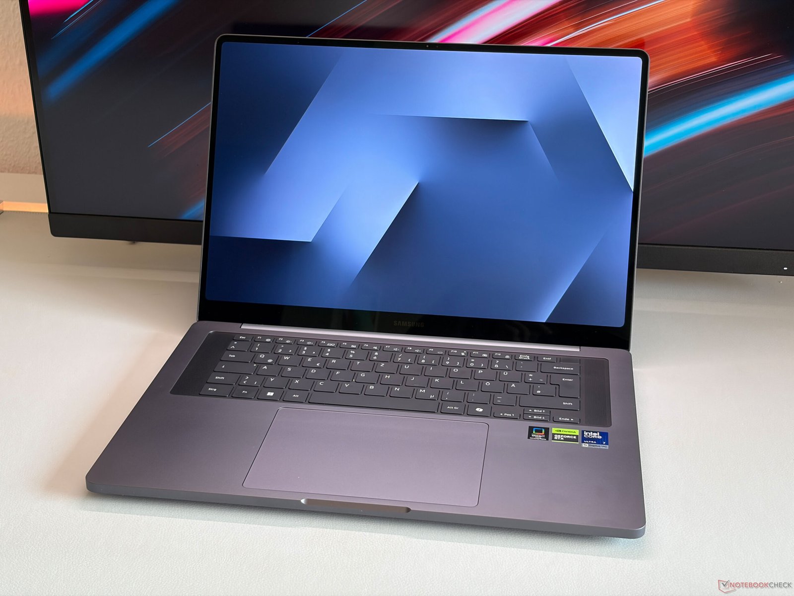 Samsung Galaxy Book6 Ultra display
