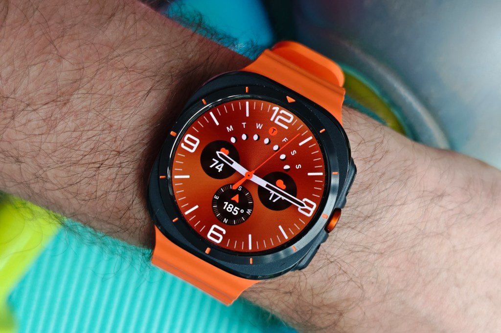 Samsung Galaxy Watch Ultra display